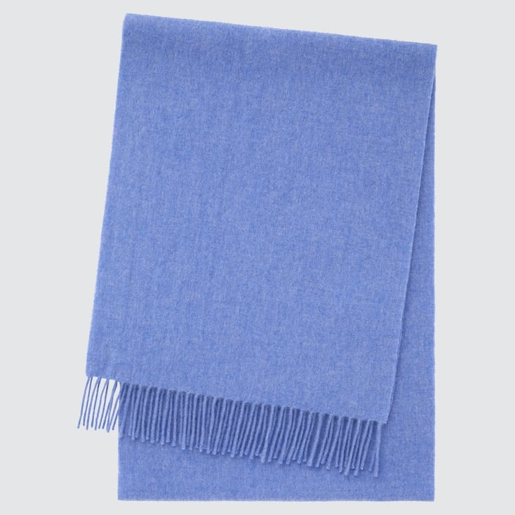 A Luxuriously Comfortable Gift: Uniqlo Cashmere Scarf