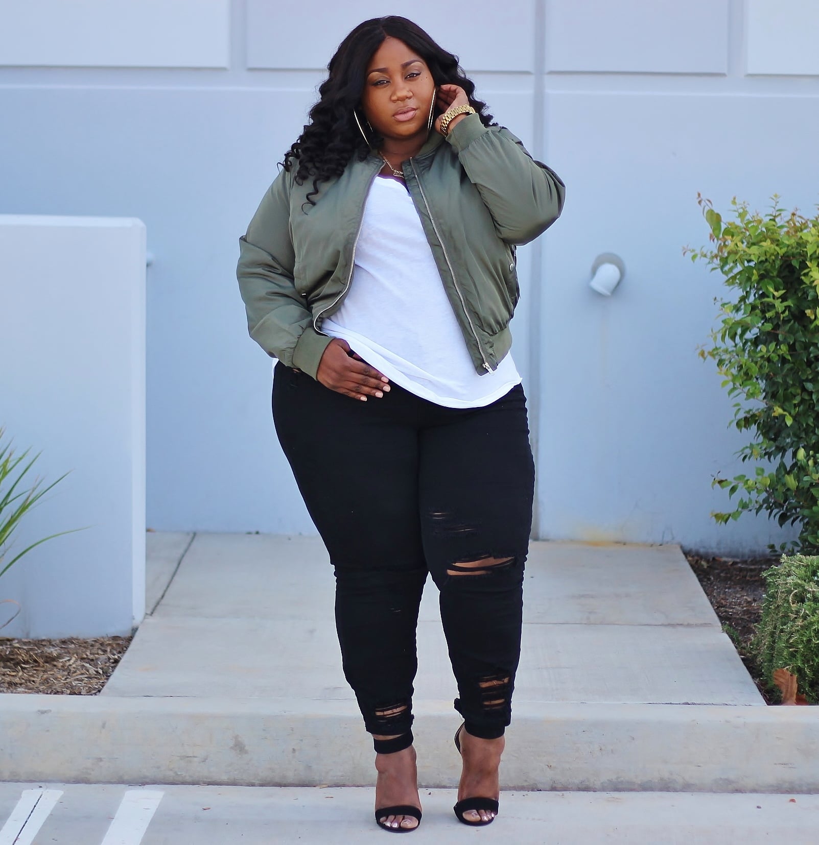 This three-piece combination — tee, jeans, and bomber jacket — is | Curvy  Ladies, Here Is All the Winter Outfit Inspiration You Need | POPSUGAR  Fashion Photo 3