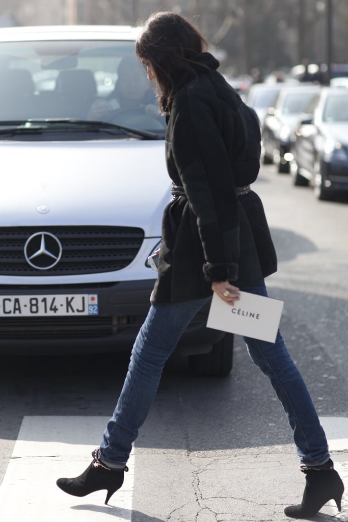 We'd know that look anywhere — Emmanuelle Alt showed off her signature Parisian-chic take on denim between shows.
We'd know that look anywhere — Emmanuelle Alt showed off her signature Parisian-chic take on denim between shows.
