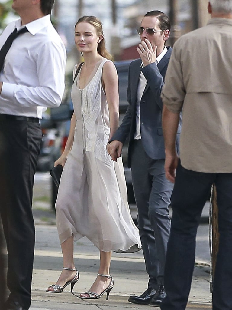 Kate Bosworth exuded effortless '20s glamour in a loose-fitting gray dress at Lake Bell's June nuptials. Easy, breezy, beautiful. You, too, can achieve this look with a flowy dress and ankle-strap sandals.