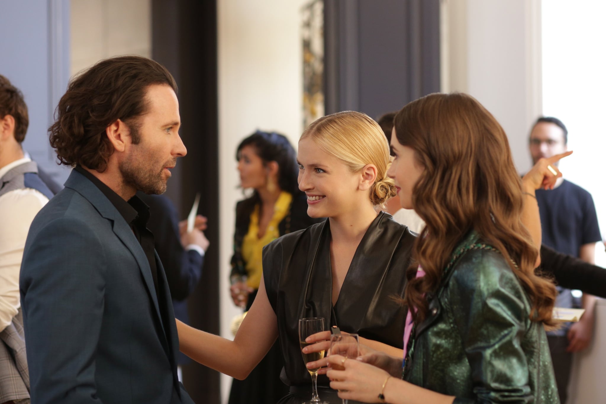 EMILY IN PARIS, Camille Razat (centre), Lily Collins (right), (Season 1, ep. 104, aired Oct. 2, 2020). photo: Carole Bethuel / Netflix / Courtesy Everett Collection