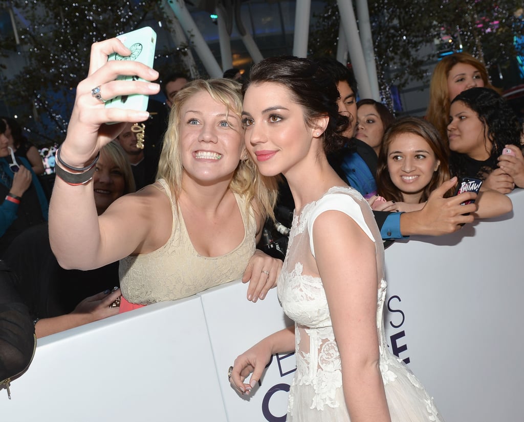 Reign's Adelaide Kane gave a sweet smile for a fan selfie.