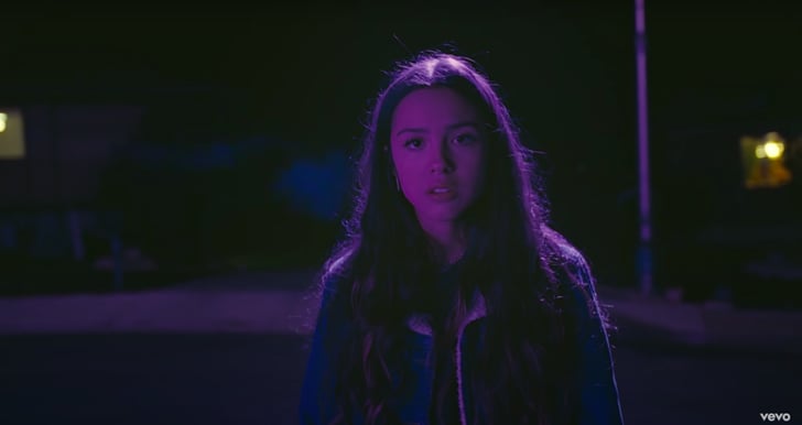 To Copy Olivia's Style Wear a Sherpa-Trimmed Denim Jacket ...