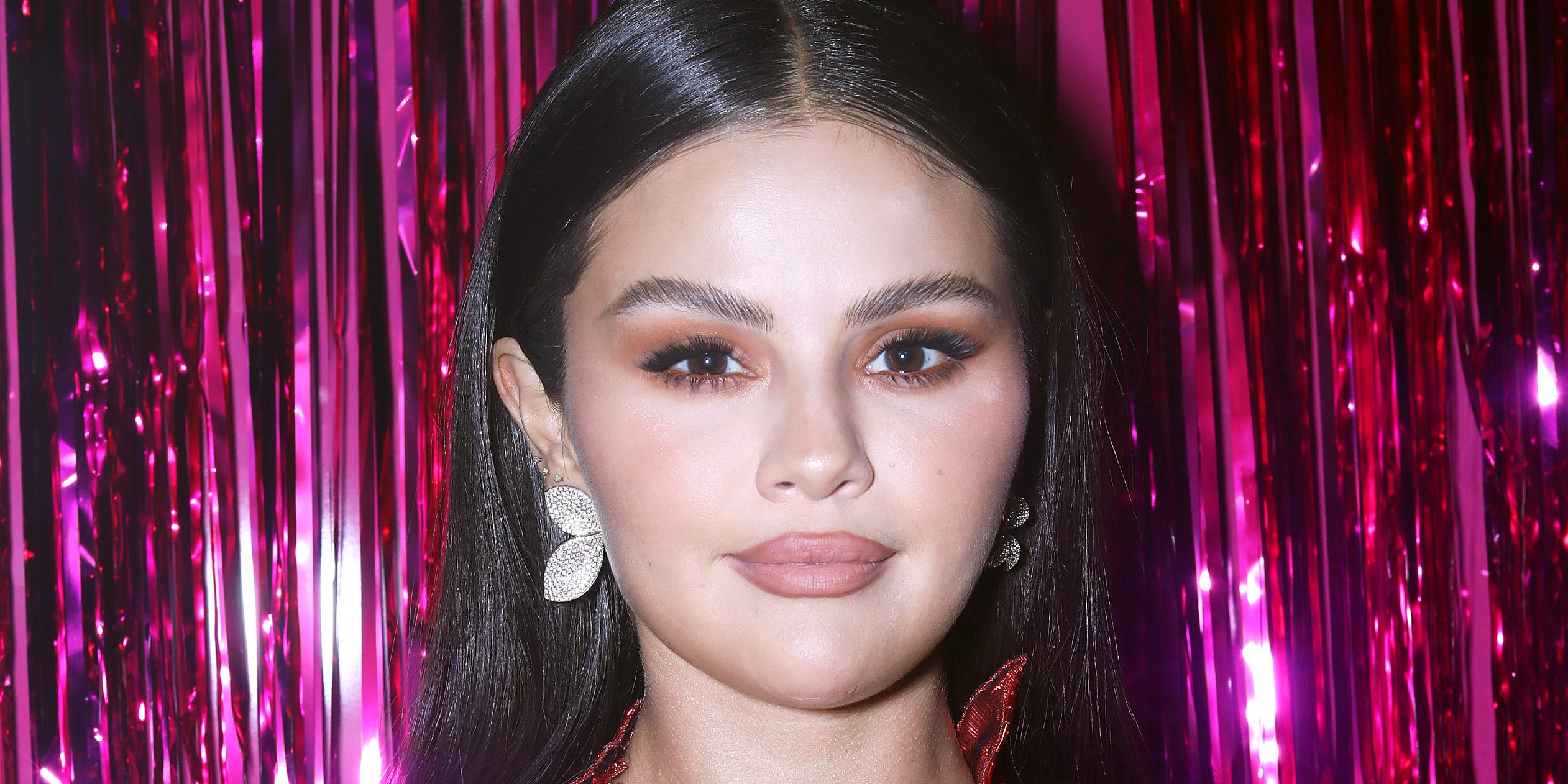 Selena Gomez's $13 Red Nails at MTV VMAs 2023 - Vimarsana News