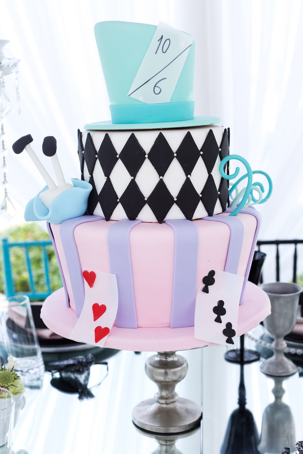 forstyrrelse mærke Minde om Mad Hatter Cake | 50 Beautiful Birthday Cake Ideas For Girls | POPSUGAR  Family Photo 33