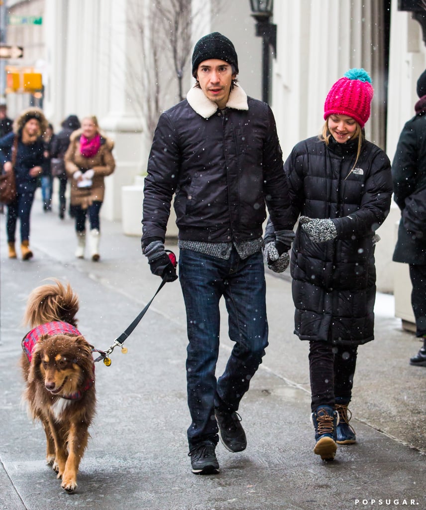 Amanda Seyfried and Justin Long held hands during a snowy stroll with her dog, Finn, in NYC in December 2013.