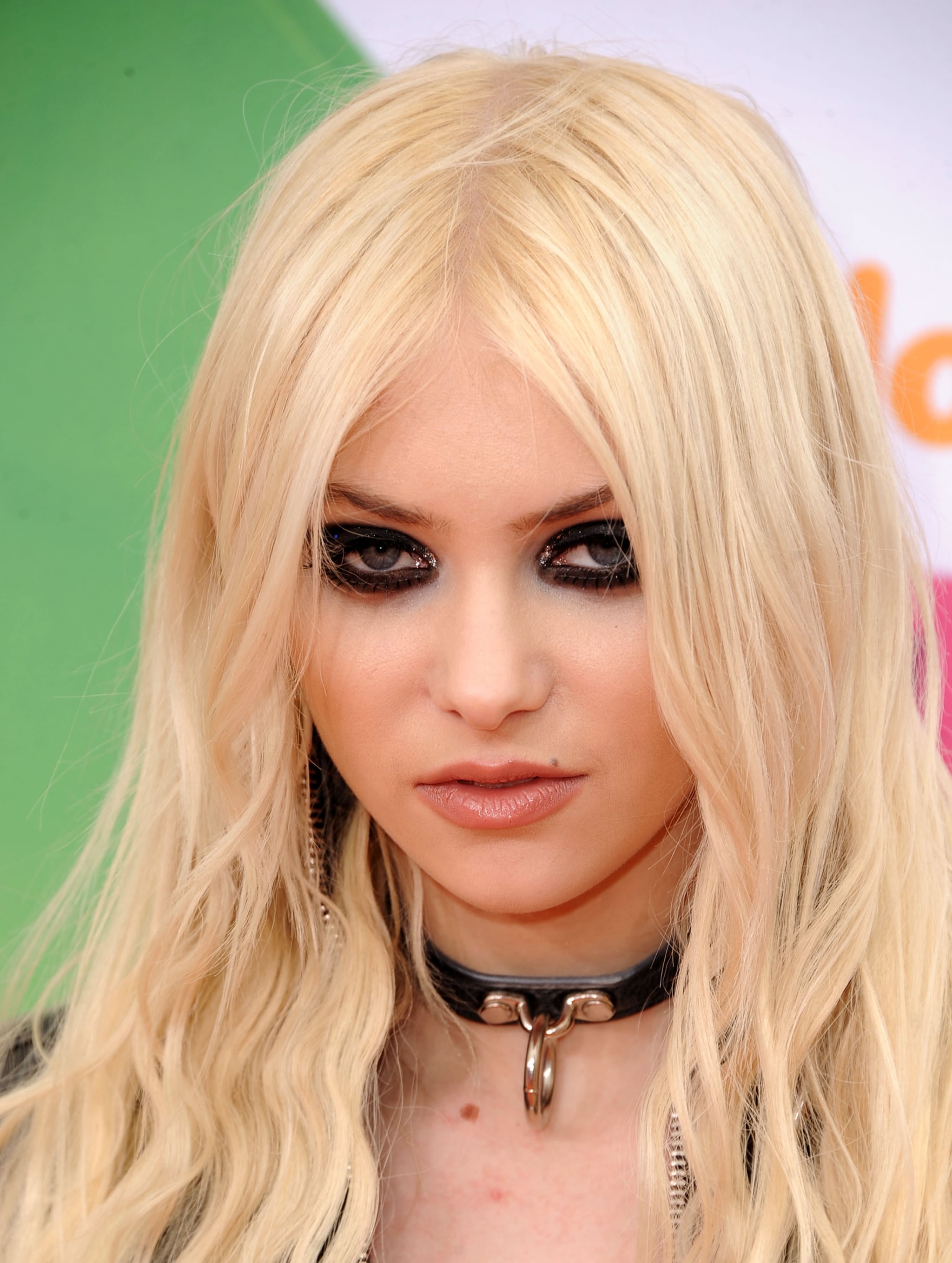 Actress/musician Taylor Momsen arrives at Nickelodeon's 24th Annual Kids' Choice Awards at Galen Centre on April 2, 2011 in Los Angeles, California.