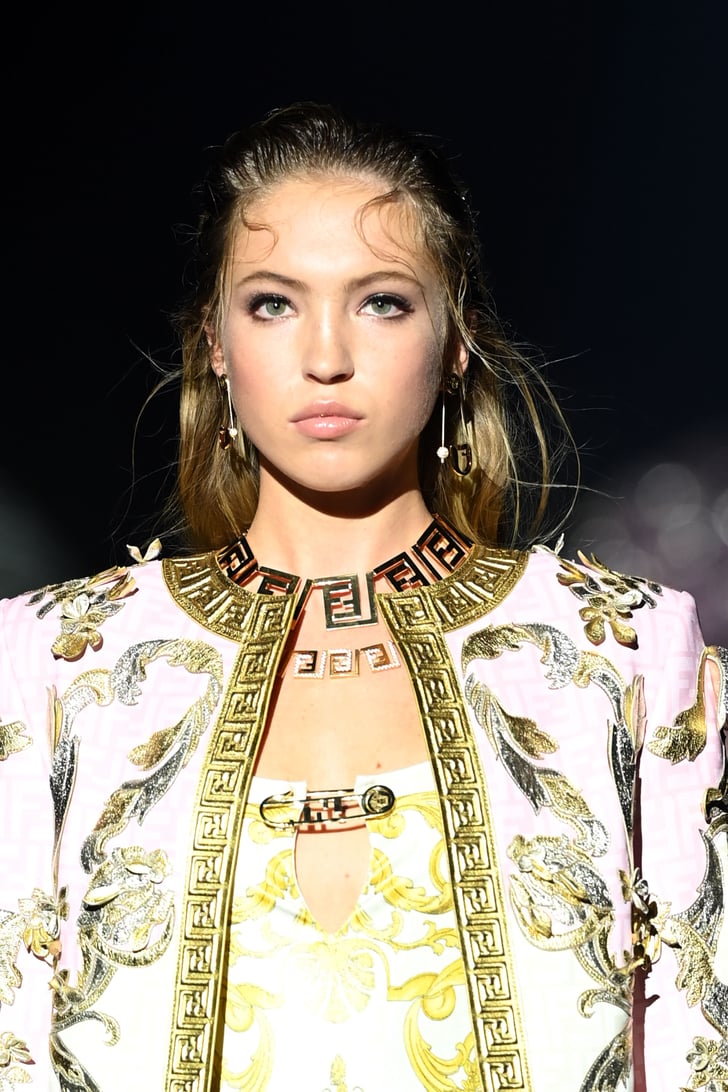 Lila Moss Showed Her Insulin Pump on the Runway at 