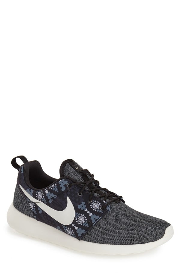 Nike Men's Roshe Run Sneaker