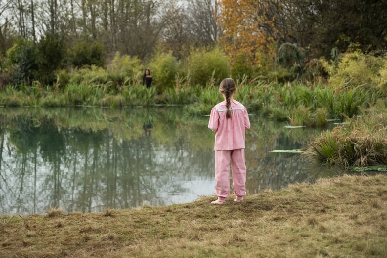 THE HAUNTING OF BLY MANOR (L to R) AMELIE SMITH as FLORA in THE HAUNTING OF BLY MANOR Cr. EIKE SCHROTER/NETFLIX  2020