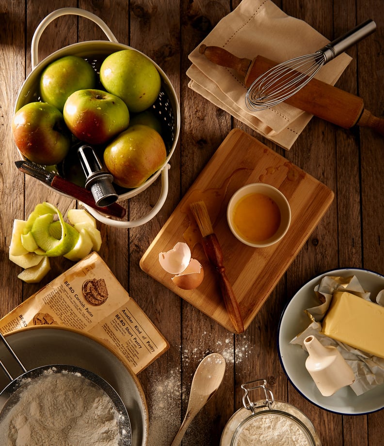 Bake autumn desserts.