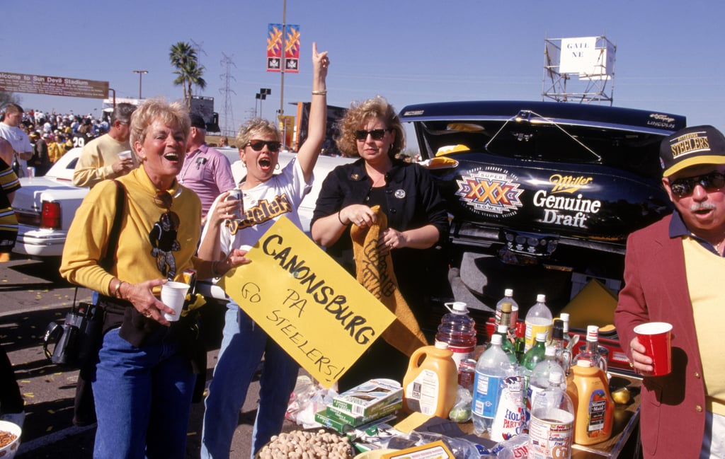 Fans enjoyed a warm Arizona tailgate in 1996.