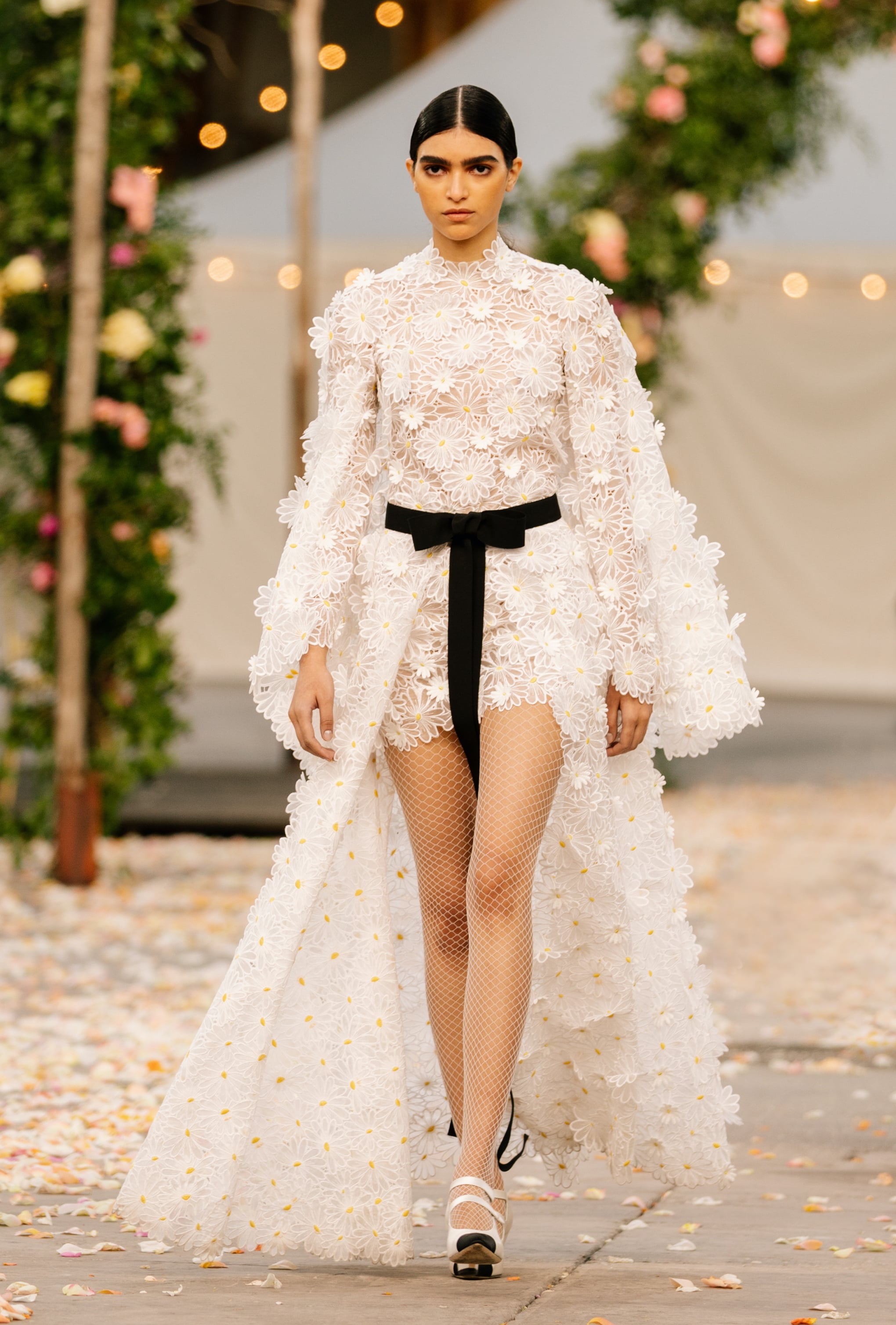 Spring-summer 2022 Haute Couture Show - Look 29 — Fashion