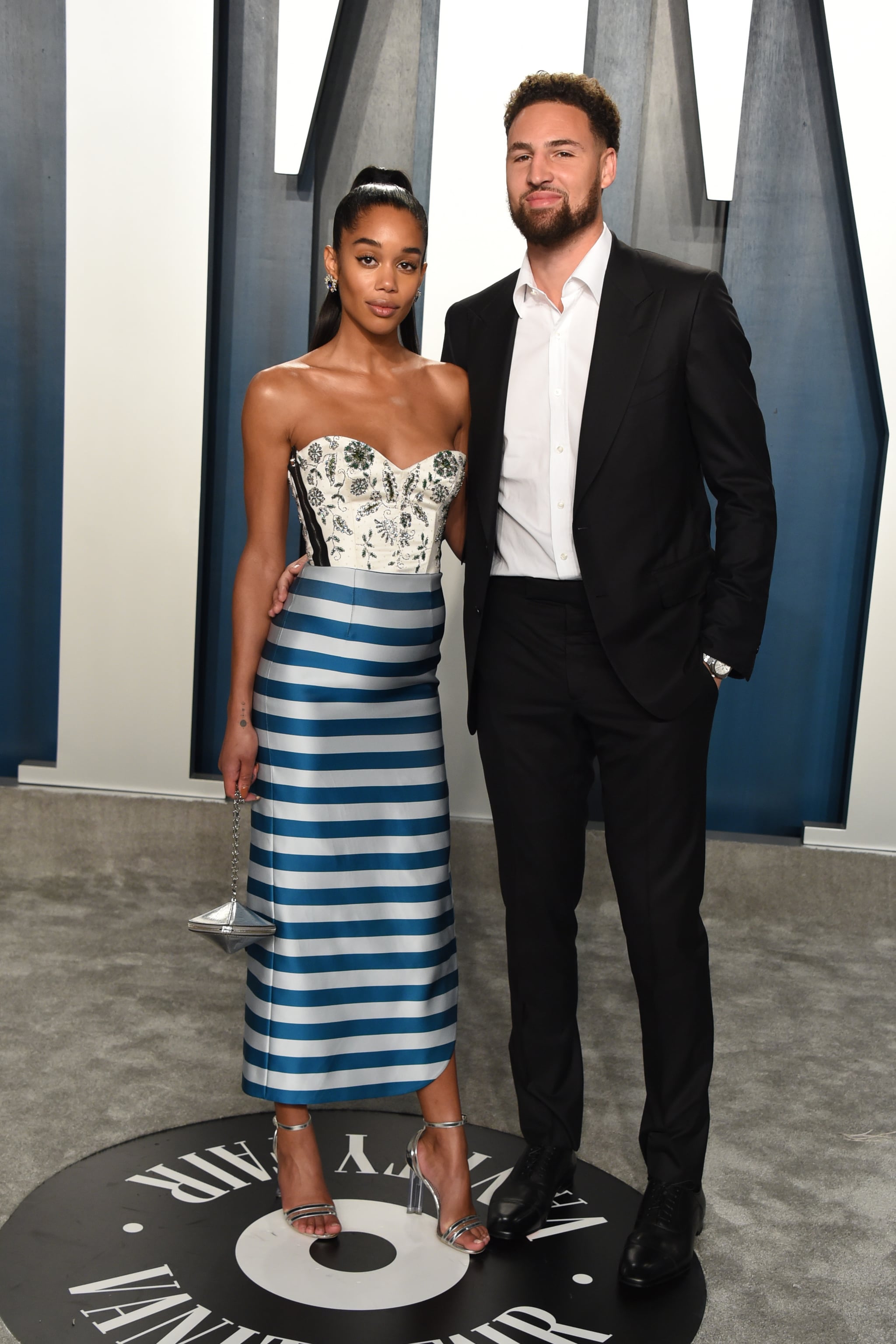 BEVERLY HILLS, CALIFORNIA - FEBRUARY 09: Laura Harrier (L) and Klay Thompson attend the 2020 Vanity Fair Oscar Party hosted by Radhika Jones at Wallis Annenberg Centre for the Performing Arts on February 09, 2020 in Beverly Hills, California. (Photo by John Shearer/Getty Images)