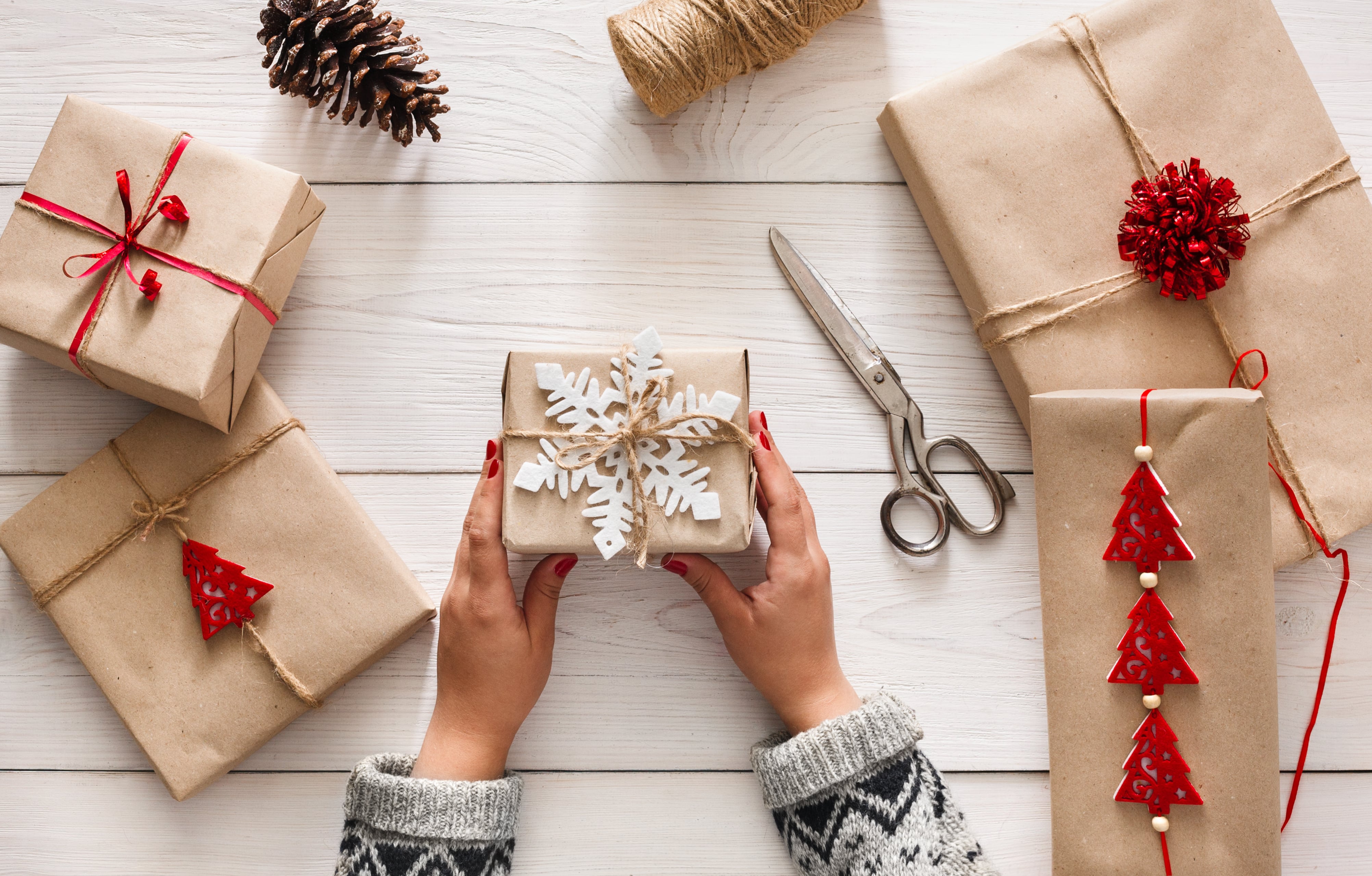 5 Simple Gift Wrapping Hacks For Christmas Presents - Christmas Gift Wrap  Ideas