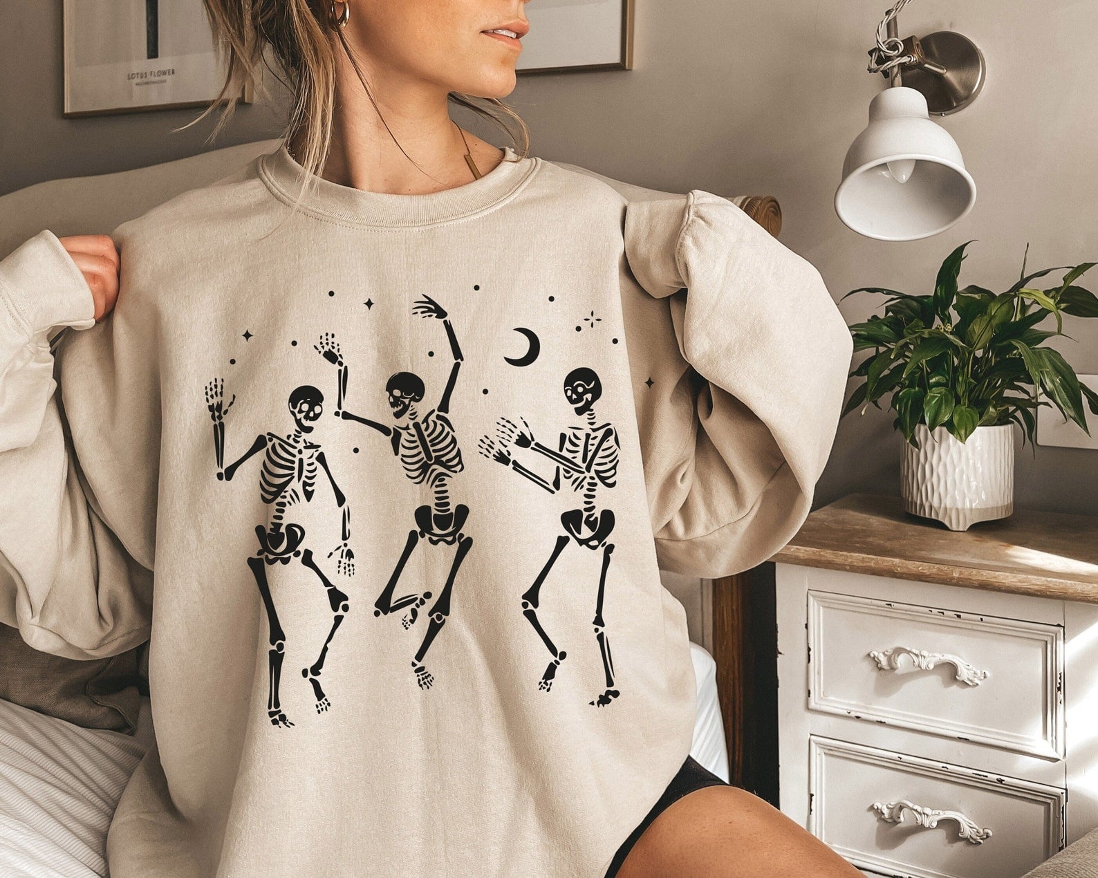 A Find: Dancing Skeleton Sweatshirt | Downright Eerie-sistible Halloween Finds From Etsy Are Too Cute to Skip | Smart Living Photo 18