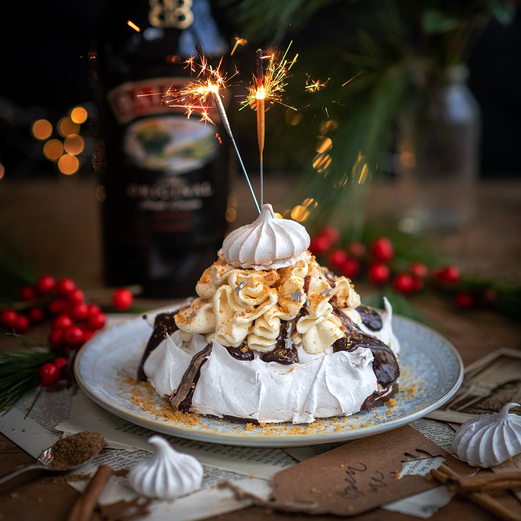 Supergolden Bakes’ Christmas Treat: Gingerbread Meringues With Chocolate Sauce