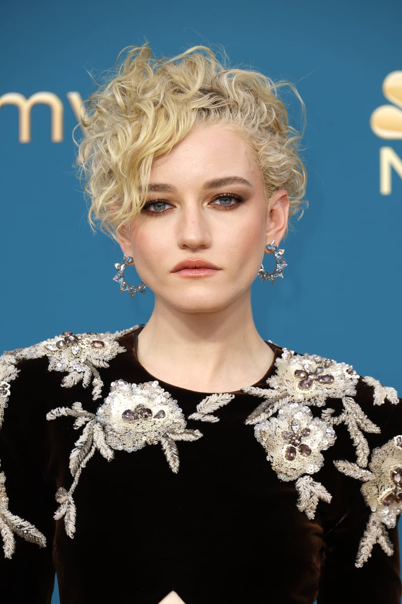 Julia Garner's Bronze Makeup