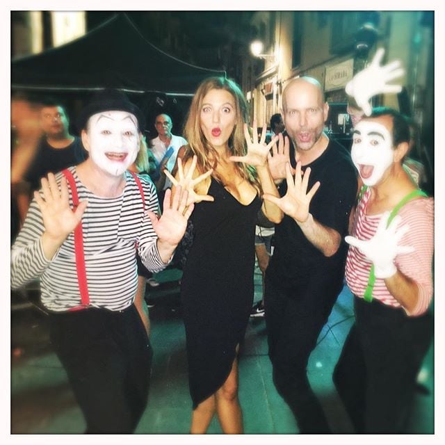 "Who's the class clown now suckers?!?!?!! Oh . . . Still me. Hmm. Mmk. Nevermind #BestJobEver #CanCirqueDuSoleilPleaseSeeThisAndInviteMeToJoinPLEASE #YesIKnowTheyreMimes," the actress captioned this funny photo.