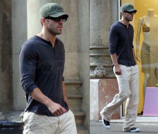 Photos Of Ryan Reynolds Walking In Barcelona Popsugar Celebrity 