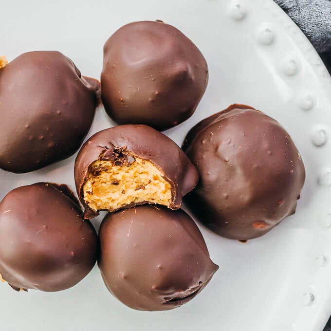 Low-Carb Peanut Butter Truffles