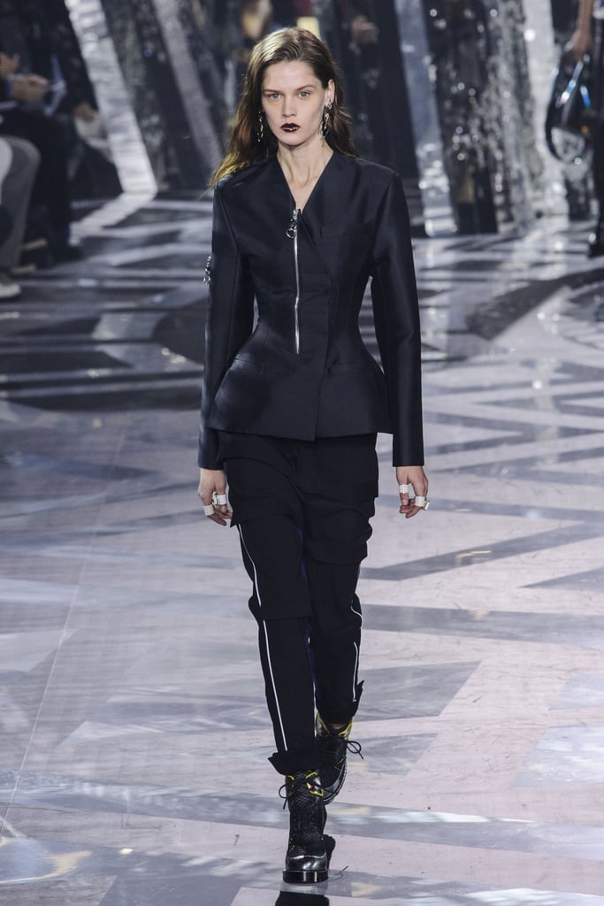 Louis Vuitton Fall 2016 Runway