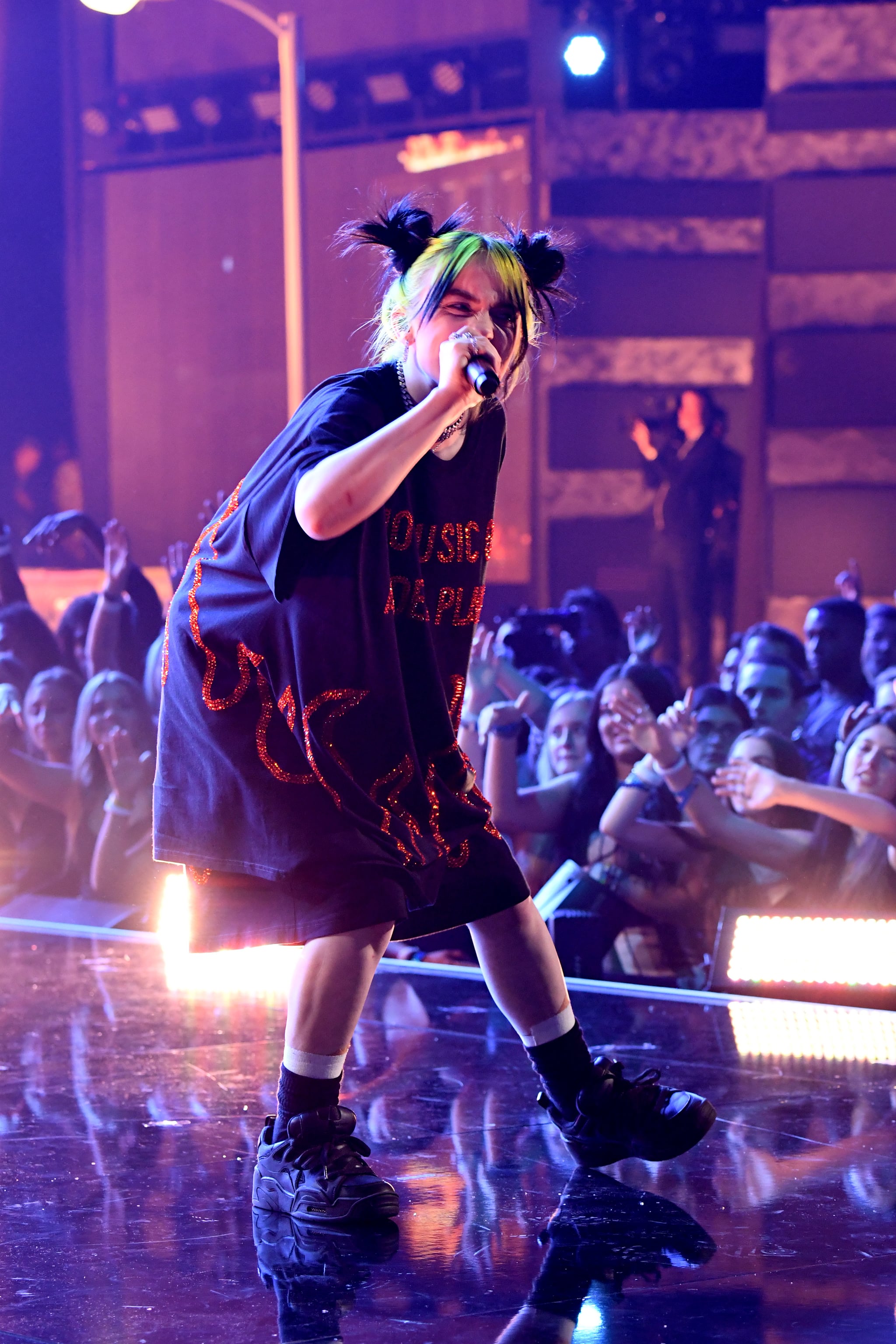 Billie Eilish S 2019 American Music Awards Performance Video Popsugar Entertainment