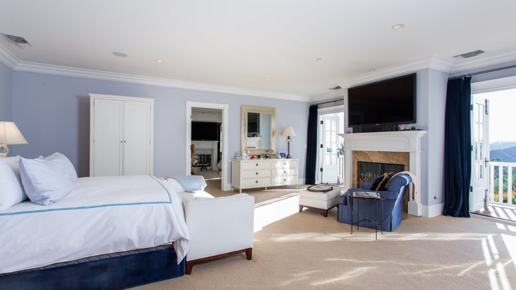 Jessica Alba Buys House in Beverly Hills