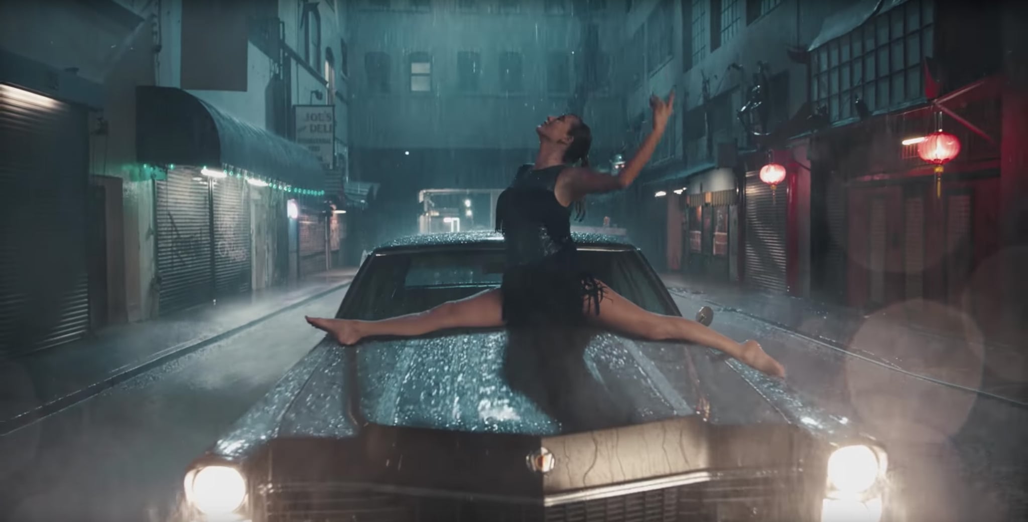 Is Taylor Swift Doing A Split In Delicate Music Video Popsugar 