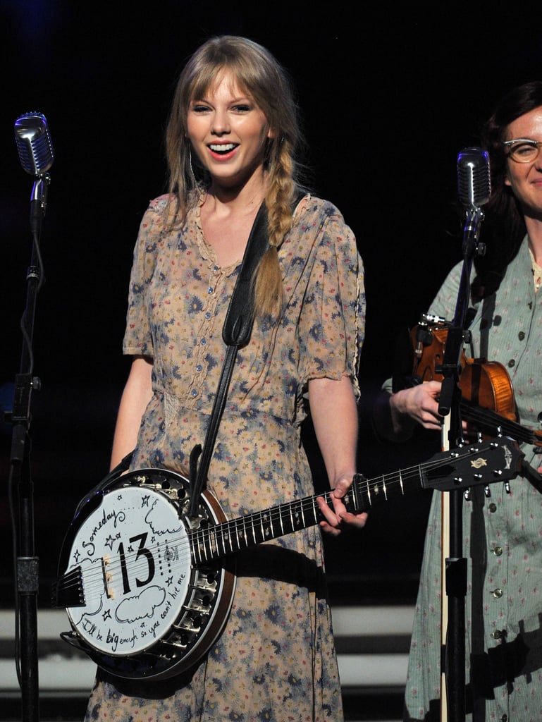Taylor Swift played the banjo. Grammys 2012 Show Pictures POPSUGAR