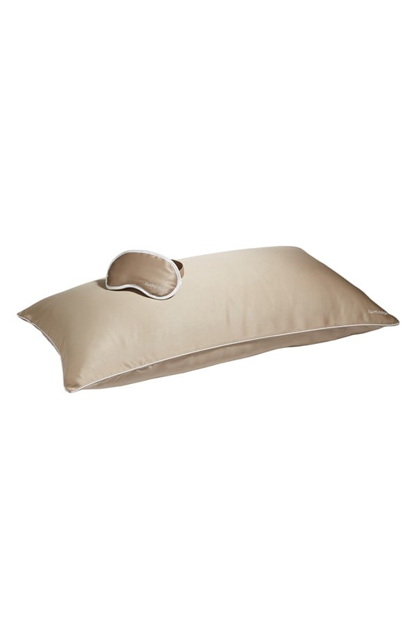The deal: iluminage Rejuvenating Sleep Duo ($63, $95 value)
Why it's a steal: Did you know your old, rough pillowcases are making you look older? Harsh fabrics pushing against your skin every night dry out skin, form wrinkles, and even make your hair look dull. This eye mask and pillowcase combo are woven with copper-infused thread, which is scientifically proven to fade fine lines. Talk about beauty sleep!