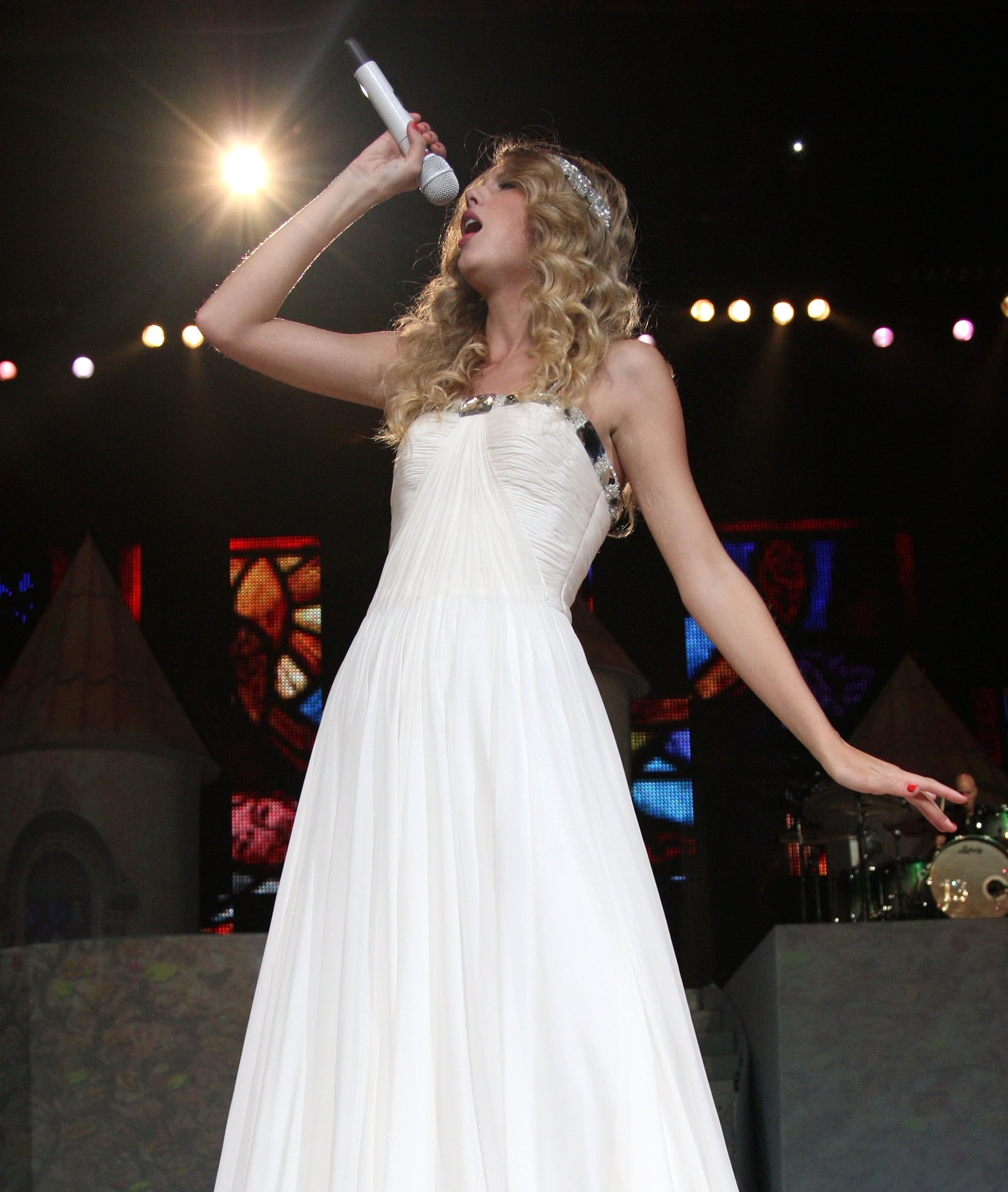 NEW YORK - AUGUST 27:  ***EXCLUSIVE ACCESS*** Musician Taylor Swift performs during the Fearless Tour at Madison Square Garden on August 27, 2009 in New York City.  (Photo by Jason Kempin/Getty Images for Erickson Public Relations)