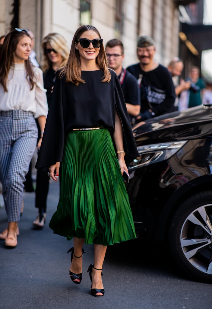 With a pleated skirt in a gorgeous emerald color, Olivia needed little else to dress up this look. She stuck to cat-eye shades and heeled sandals.
