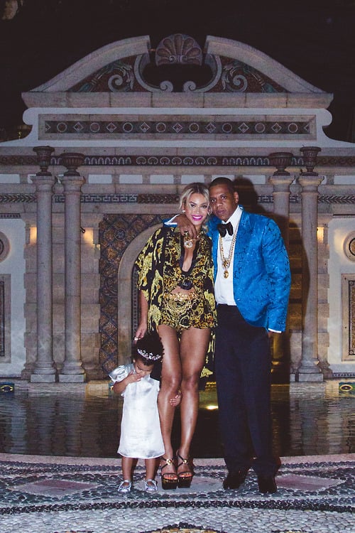 They posed for a sweet family photo at the Versace mansion. Beyonce