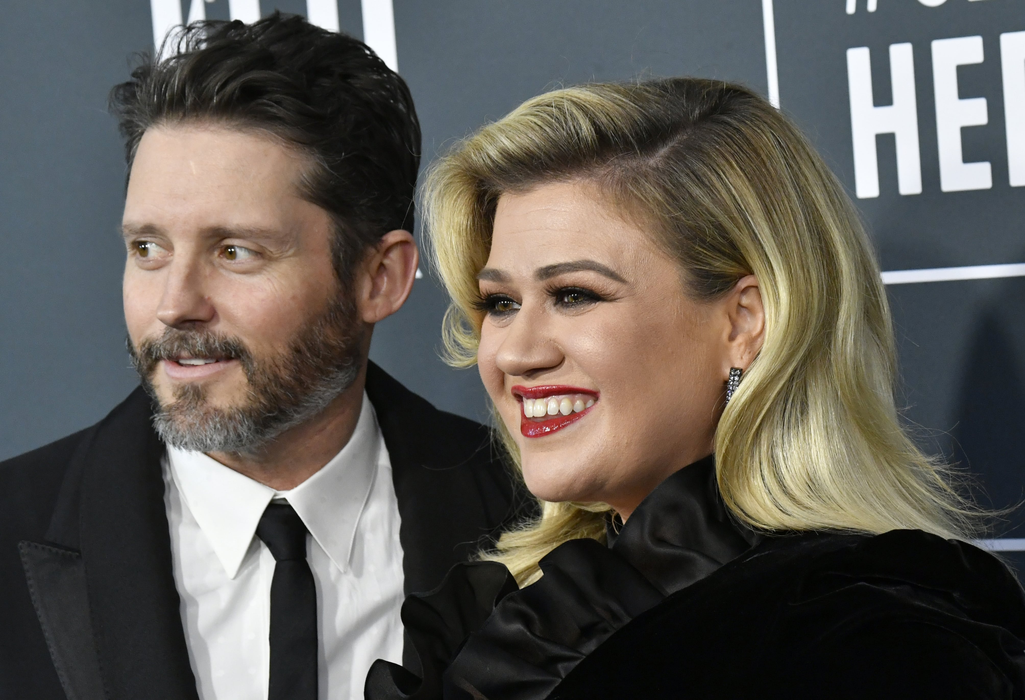 Kelly Clarkson Says She Did Not Handle Her Divorce “Gracefully”