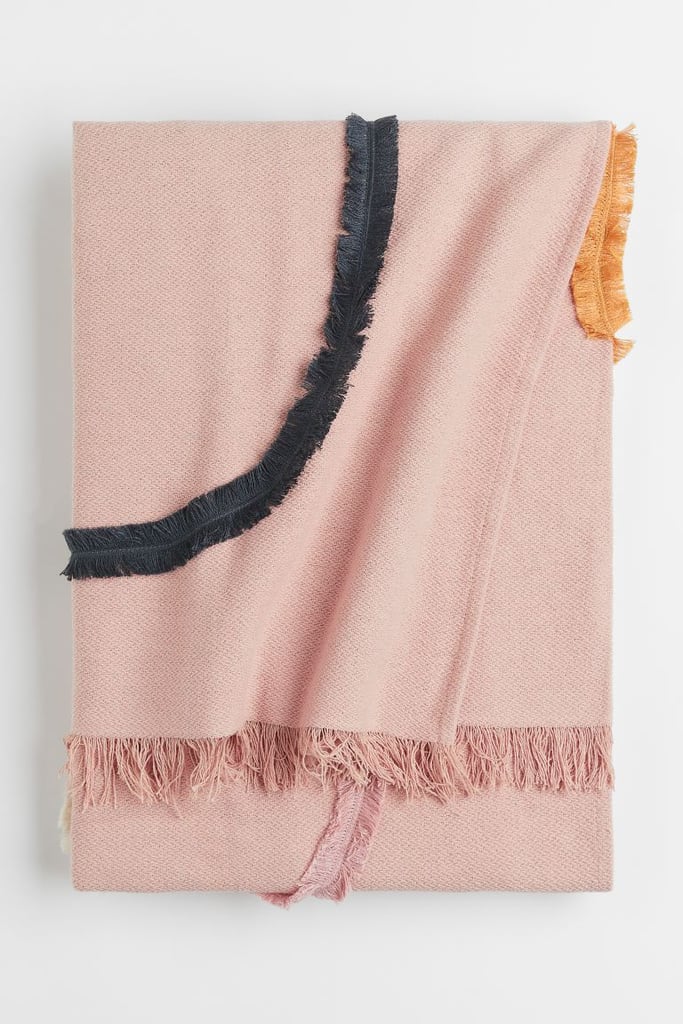 An Eye-Catching Blanket: Motif-Detail Blanket