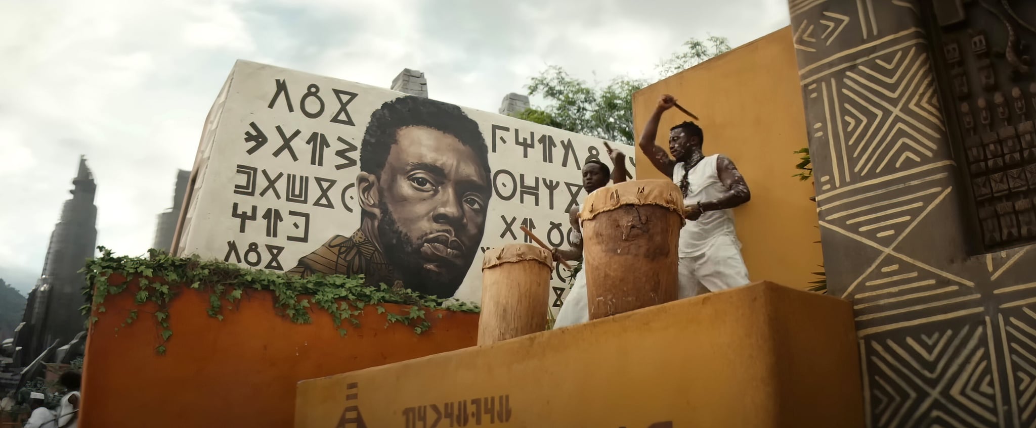 BLACK PANTHER: WAKANDA FOREVER, (aka BLACK PANTHER II), Chadwick Boseman (on mural), 2022.  Marvel /  Walt Disney Studios Motion Pictures / Courtesy Everett Collection
