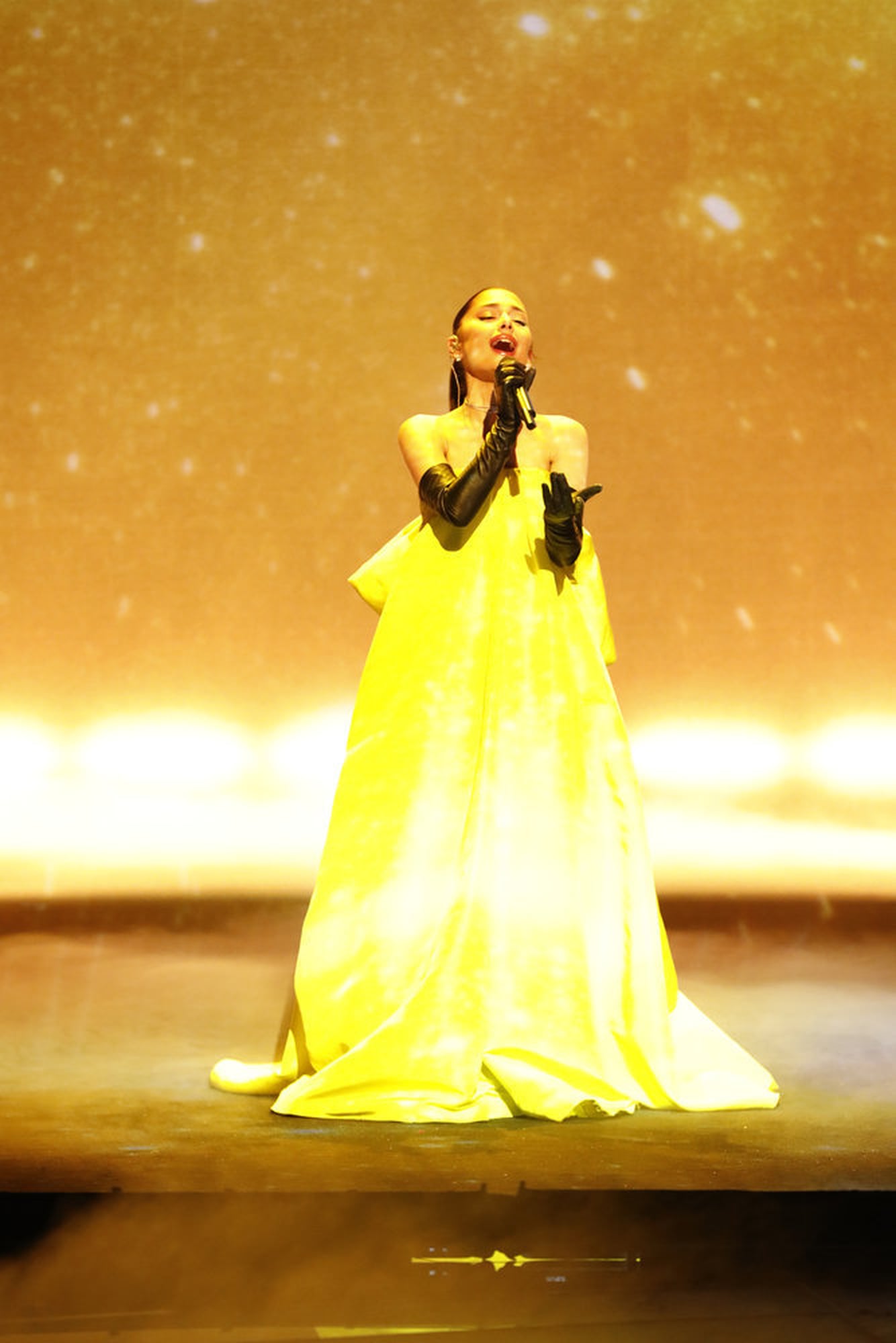 Ariana Grande Yellow Dress: Why Everyone Is Obsessed With Her New Look