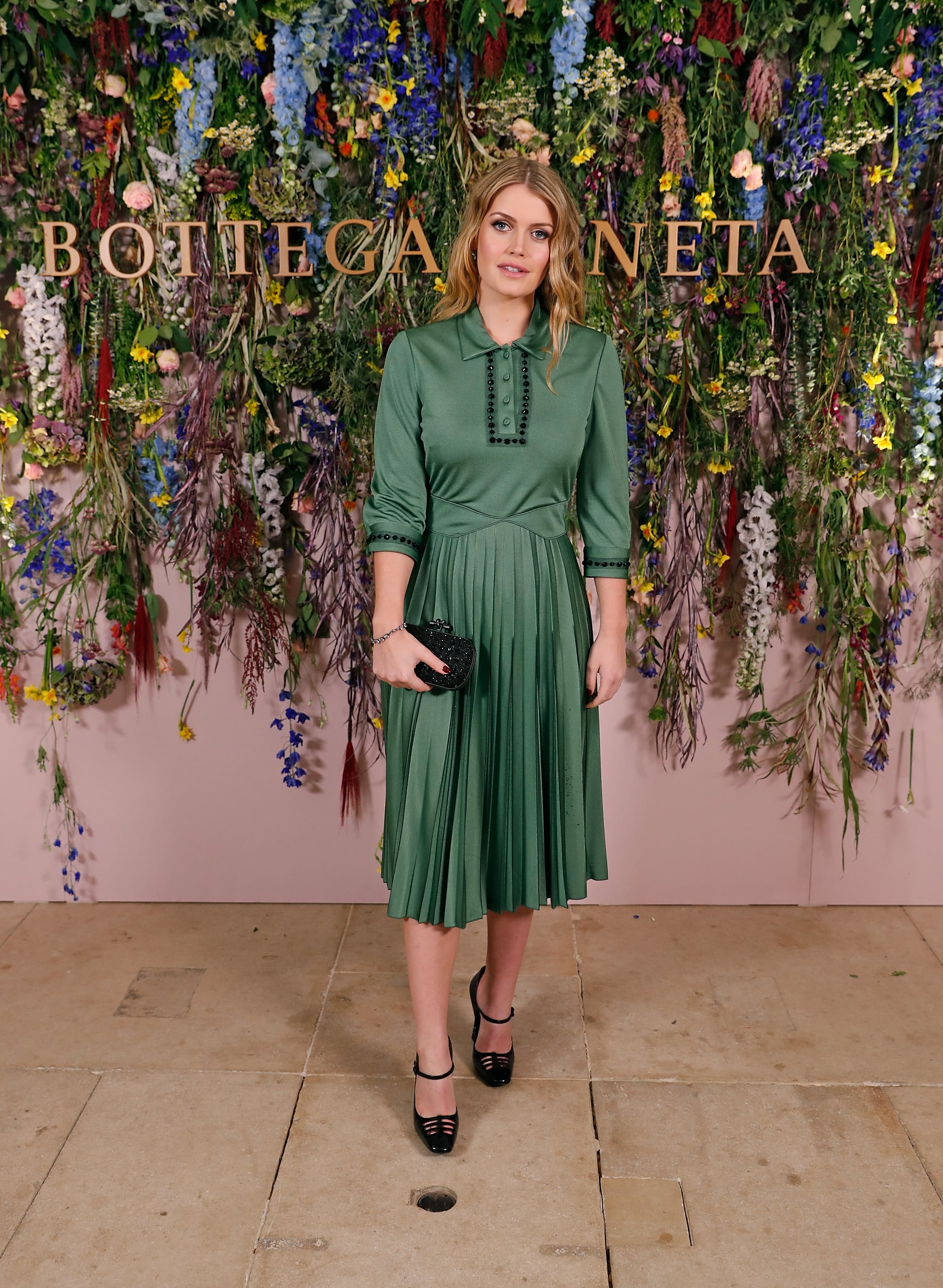 She Wore A Green Pleated Dress In November 2017 Kitty