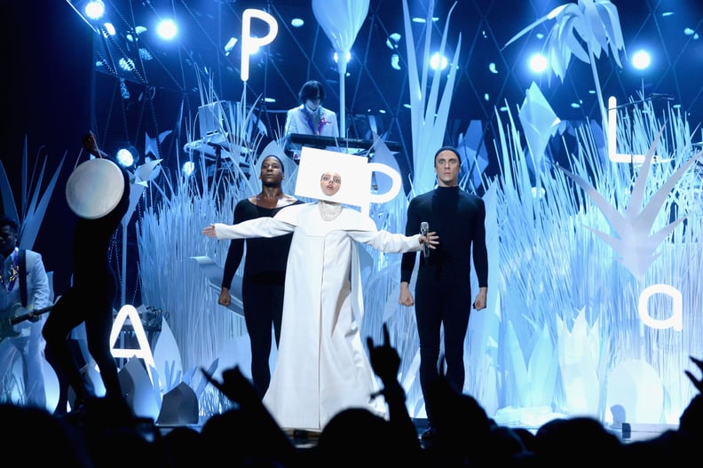 2013: Lady Gaga Performed the World Premiere of "Applause"