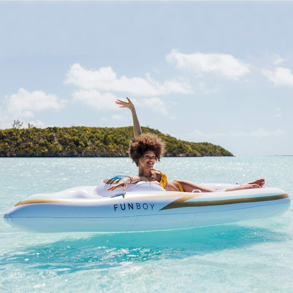 A Yacht-Inspired Pool Float
