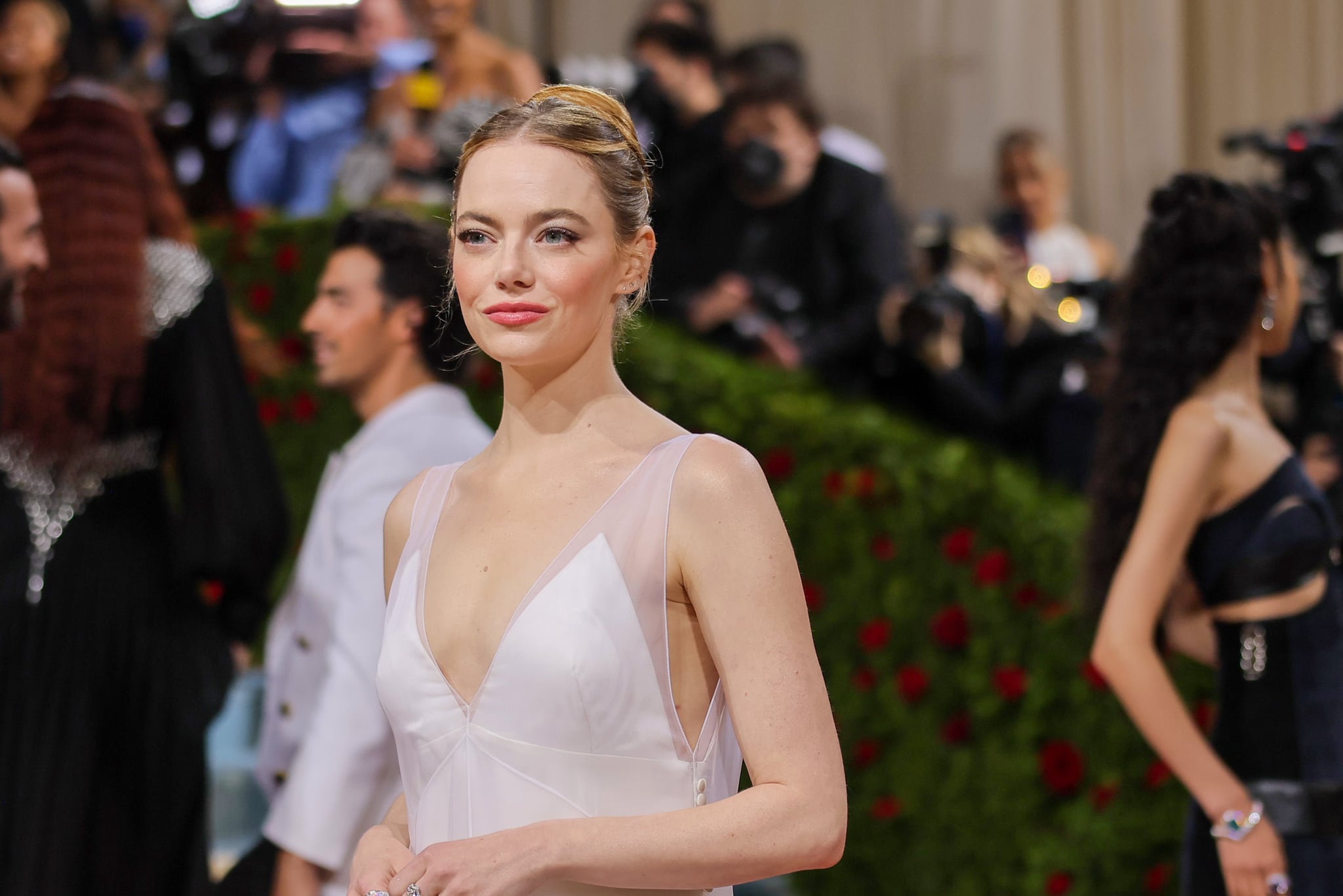 NEW YORK, NEW YORK - MAY 02: Emma Stone attends The 2022 Met Gala Celebrating  NEW YORK, NEW YORK - MAY 02: Emma Stone attends The 2022 Met Gala Celebrating
