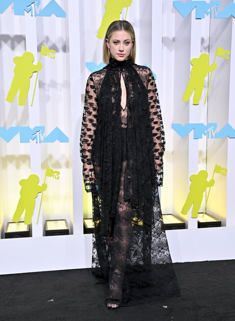 莉莉·莱因哈特身着芬迪出席2022年MTV音乐录影带大奖