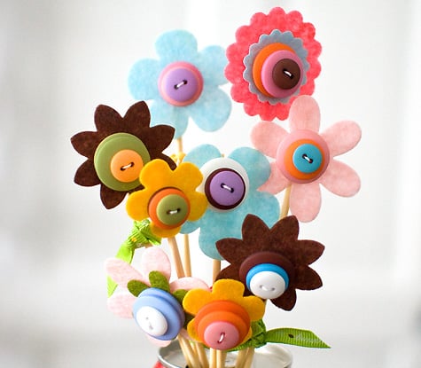 Button Crafts for Kids: How to Make 10 Craft Projects with Children