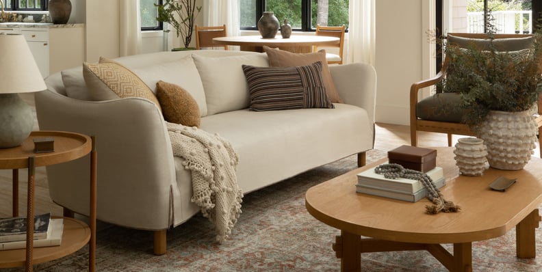 时尚的沙发:琥珀刘易斯Anthropologie弯曲的沙发