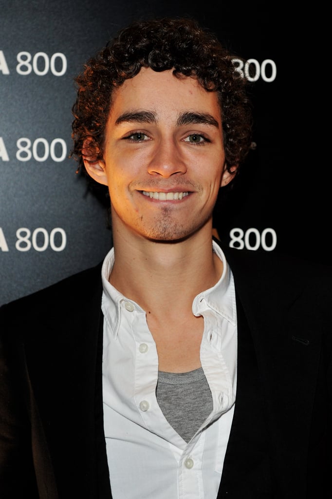 See The Umbrella Academy's Robert Sheehan's Hottest Photos