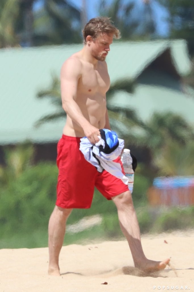 Shirtless-Charlie-Hunnam-Hawaii-Pictures