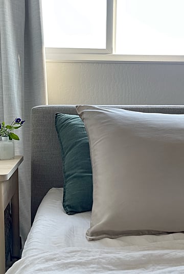Quince Mulberry Silk Pillowcase Review and Photos