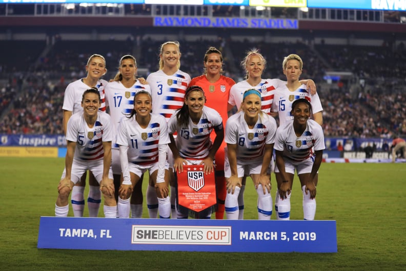 坦帕市,佛罗里达州——3月05:美国女性国家队带来了之前对阵巴西的比赛中她认为杯3月05 Raymond James体育场,2019年的坦帕市,佛罗里达州。(图片由迈克埃尔曼/盖蒂图片社)