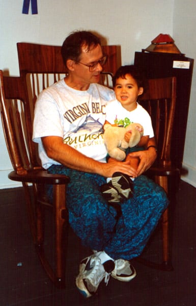 Dad Makes Rocking Chair to Read to 3 Kids at Once